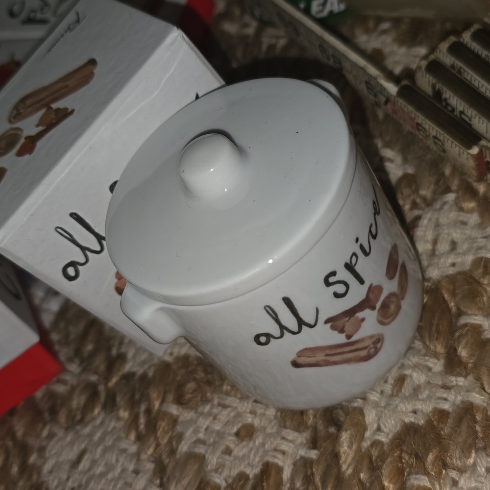 Rosanna ~Cook Eat Love ~ All Spice ~ Porcelain Spice Jar 4” NIB - Picture 2 of 6